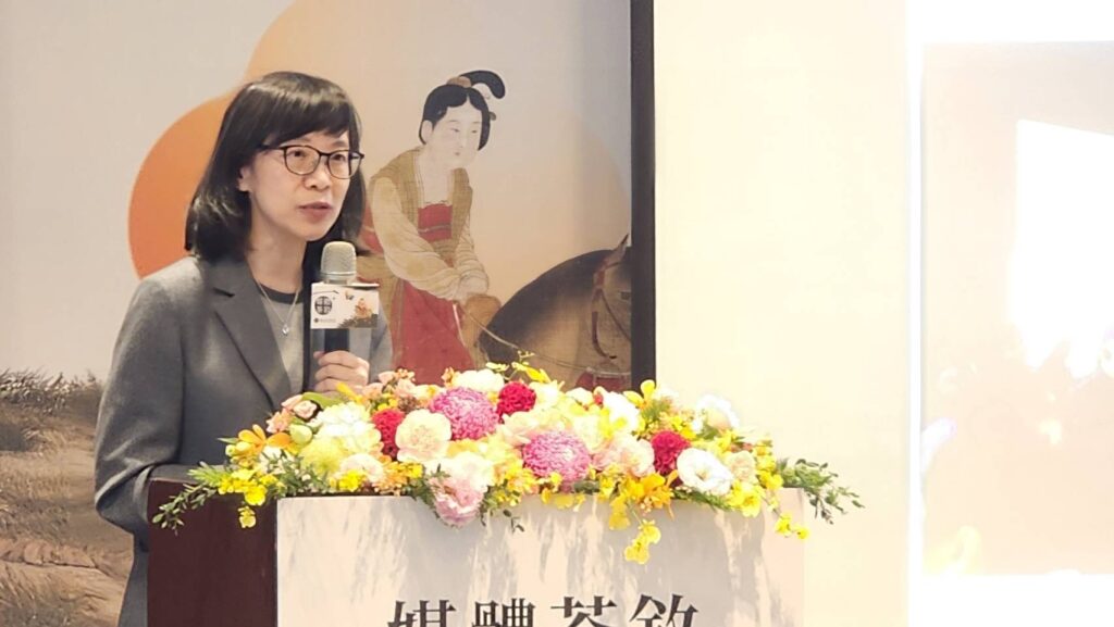 ▲故宮副院長余佩瑾在媒體茶會上回憶今年的展覽檔期的特色與明年新檔的規畫與呈現內容,也是有超越性的展覽設計。(記者 辛澎祥/攝)