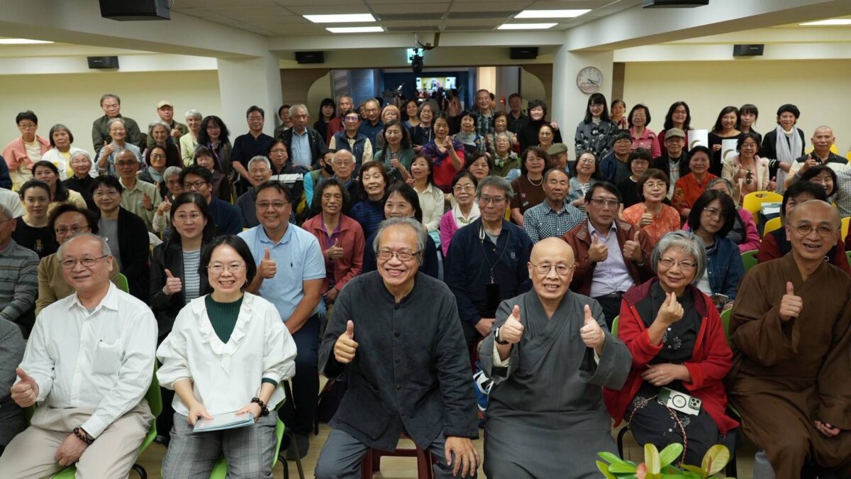 大乘景觀  楊英風雕塑展熱鬧登場  楊駿導覽及蕭瓊瑞演講  呈現大師一生創作精髓  備受正面評價