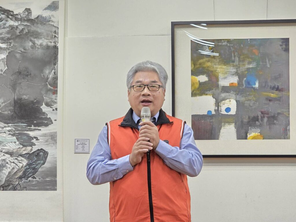 ▲三峽清水祖師清溪巖劉賢益會長強調，張進勇教授的藝術創作所展現的思維、創意與風格，是相當難得一見的藝術典範，楊企霞教授致力宗教與藝術融合的推廣而卓然有成，也是大家所敬佩的。（記者 詹佳綺/攝）