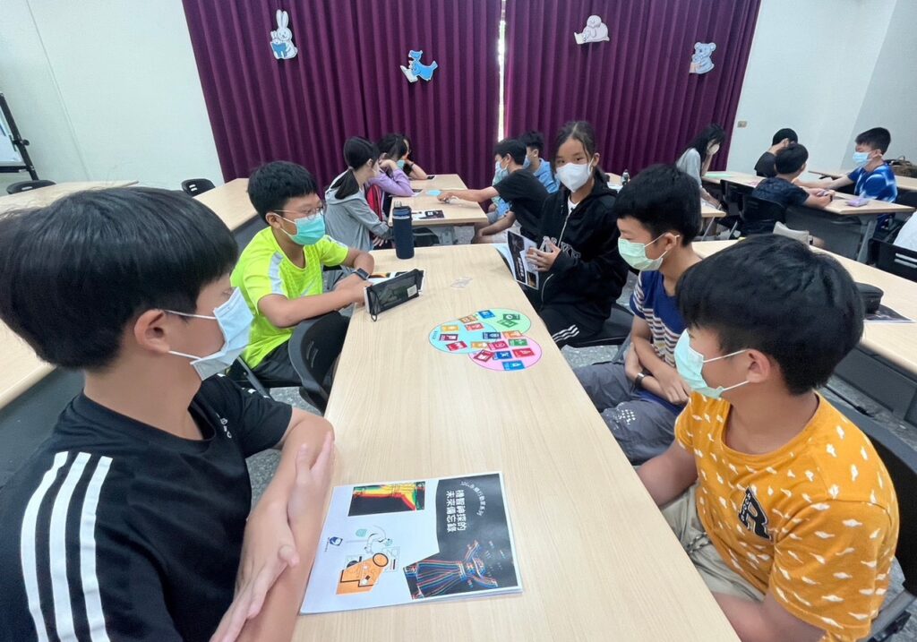 總館推出冬令營寫作營隊活動，歡迎國中小學生報名參加（西屯分館活動示意）