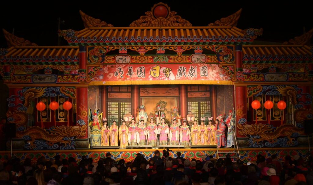 明華園日字戲劇團於潭子大富宮盛大演出。（圖/文化局提供）