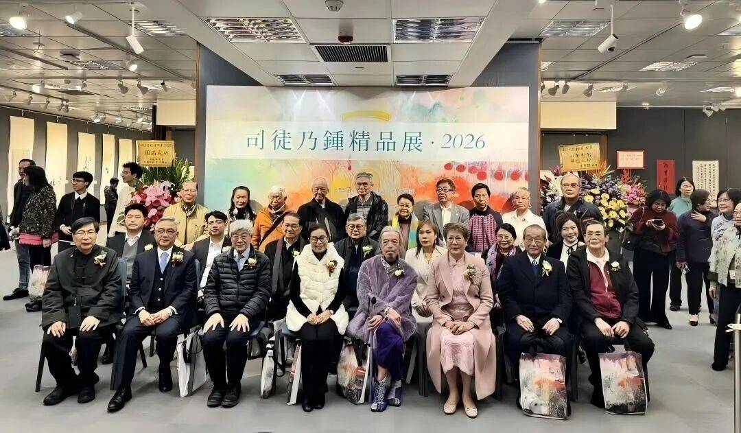 水墨宇宙  無垠意境  嶺南派大師司徒乃鍾  以紅棉畫風筆觸質感  呈現深摯精神底韻  備受正面評價