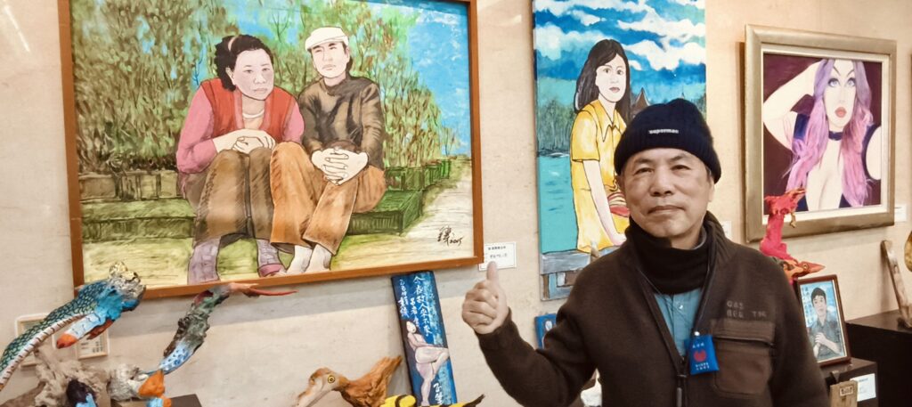 ▲陳正筆的藝想世界-稀有回顧展,在澎湖湖西鄉公所二樓文化藝廊展出。(記者 張弘光/攝)