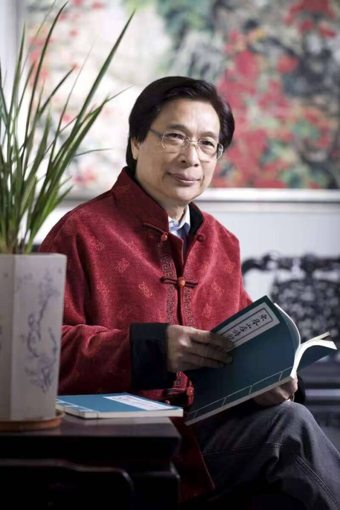 ▲帥氣十足,渾身充滿人文氣息的香港知名藝術家司徒乃鍾。(圖/司徒乃鍾 提供)