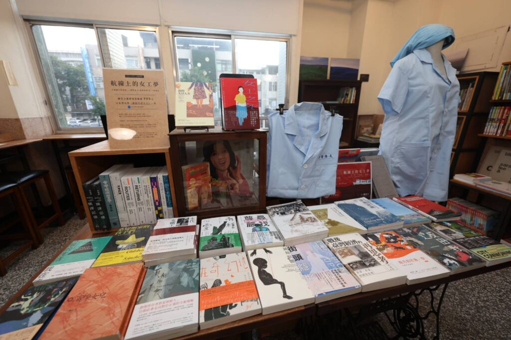 ▲高雄三餘書店的書冊擺設內容，質量兼俱。（圖/文化部 提供）