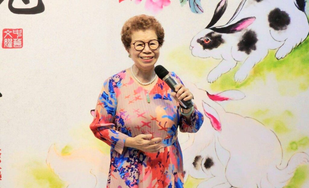 ▲帶領著中華文耀文教協會在新北市政府藝文中心舉辦長達12年的生肖國際大展，為她個人及協會帶來了至高無上的正面評價。（記者 詹佳綺/攝）