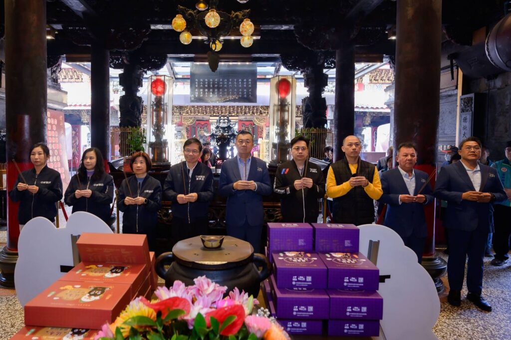 ▲中華郵政與北港武德宮合作後進行祈福儀式。(圖/中華郵政 提供)