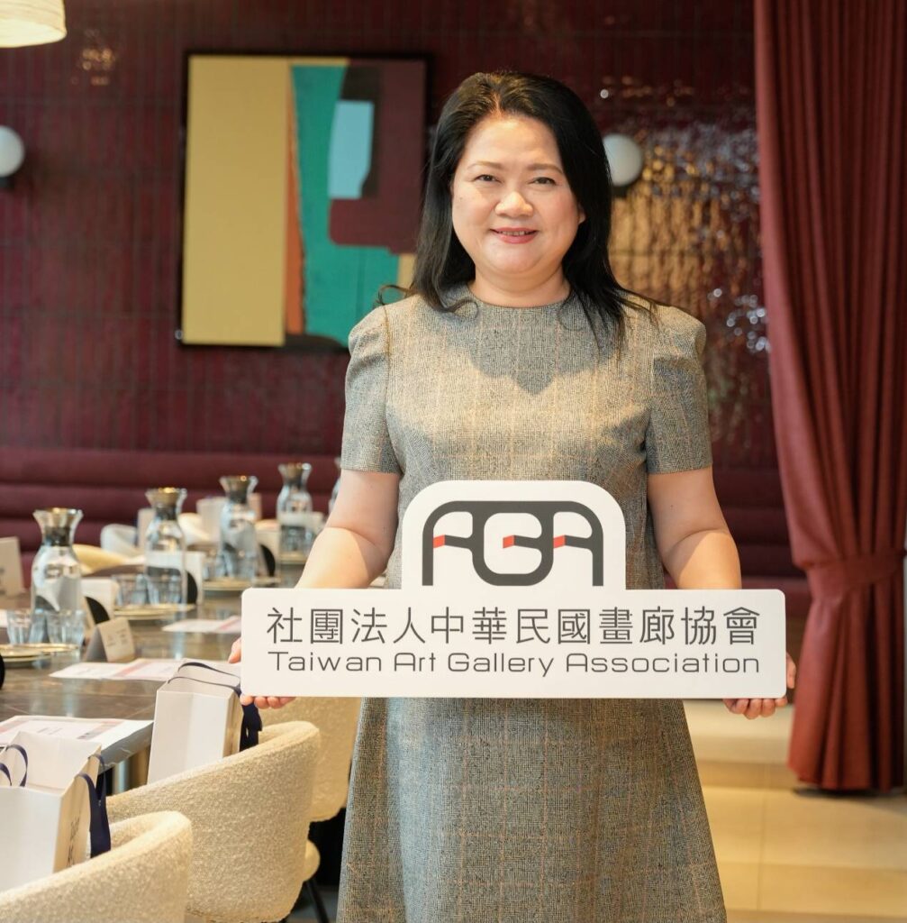 ▲畫廊協會理事長陳菁螢展現親力親為的營運氣勢，將協會帶入新的一年創新改革迎接新象的境域，備受關注。（記者 辛澎祥/攝）