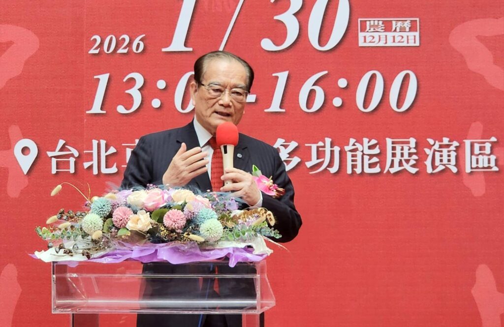 ▲國營臺鐡公司董事長鄭光遠認為，透過寫春聯活動，將旅客、運輸與文化緊緊的綁在一起，可說意義重大，此一年節活動值得推廣。（記者 詹佳綺/攝）