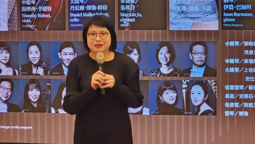 ▲NSO 執行長郭玟岑說明聯續四年演出的意義,與今年四場演出的特色。(記者 辛澎祥/攝)