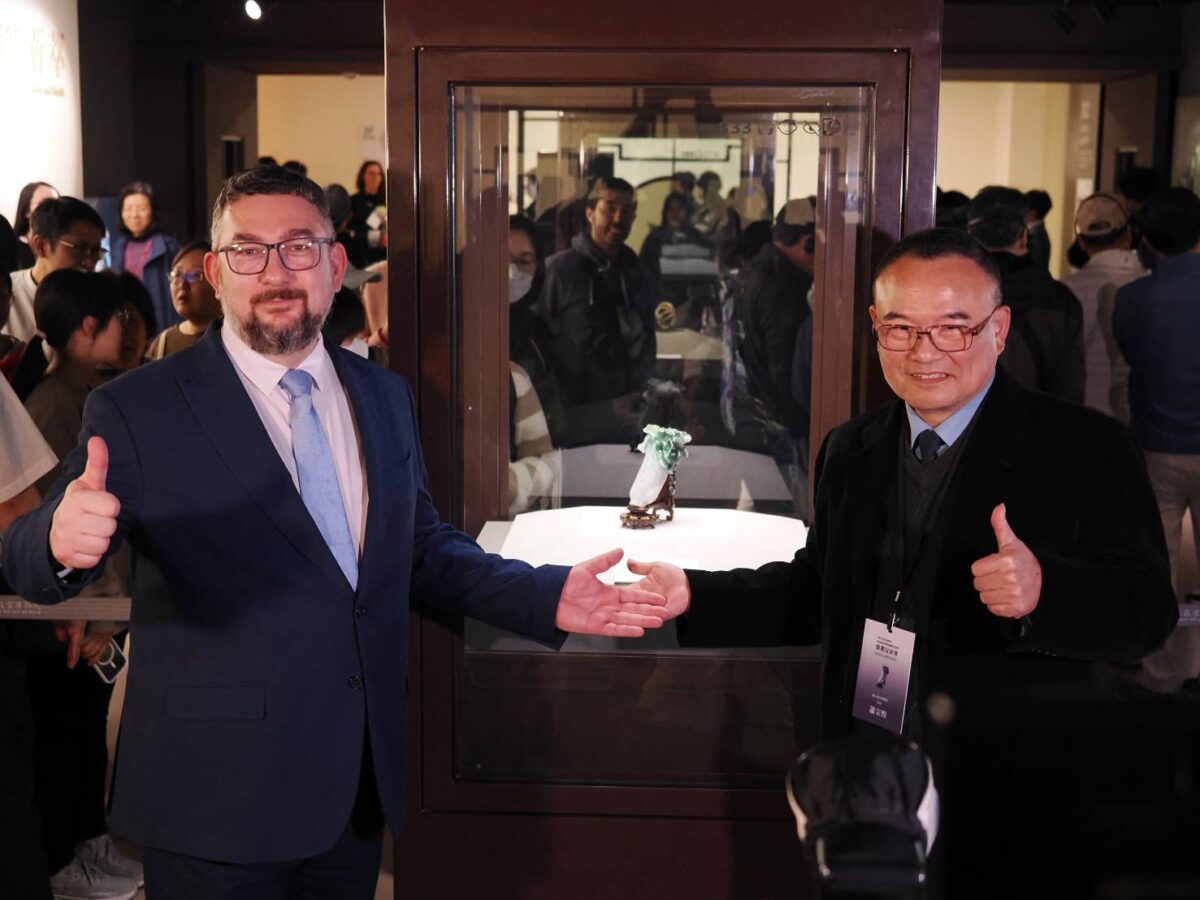 故宮國寶翠玉白菜順利返國  捷克總館長跨海守護  預告回饋展見證臺捷友好  備受期待
