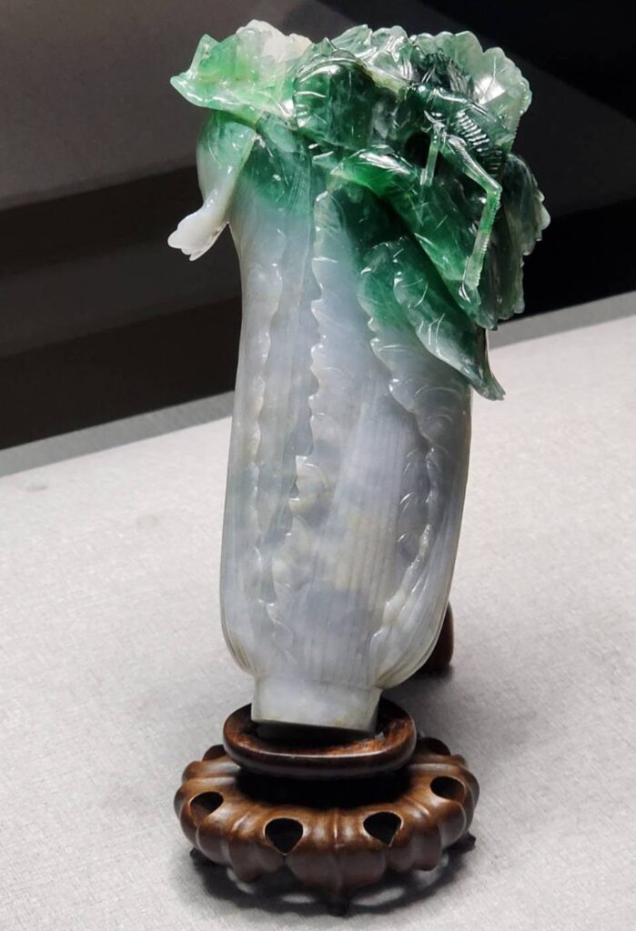 ▲自捷克返抵國門展出的故宮國寶「翠玉白菜」。（記者 辛澎祥/攝）