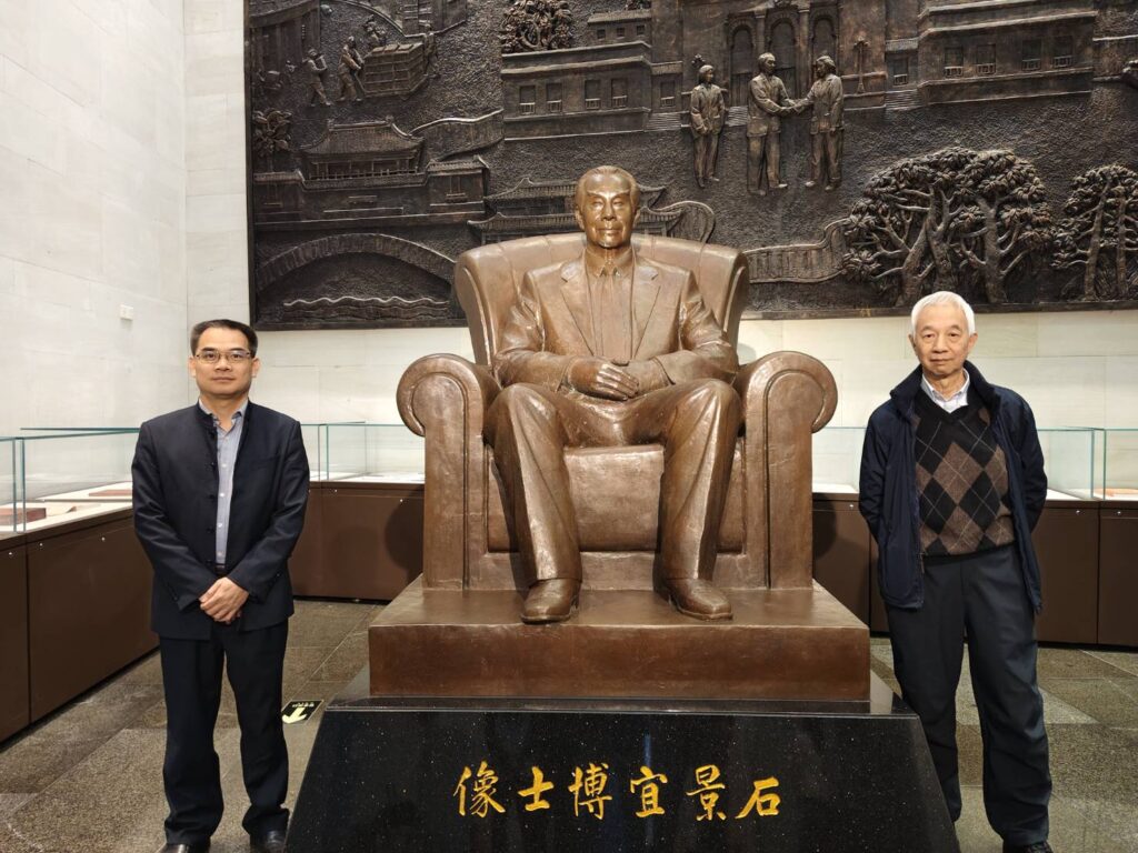 ▲南海博物館館長吳振宇（左）與香港漢榮書局董事長石漢基合影於石景宜博士博物館。（記者 辛澎祥/攝）