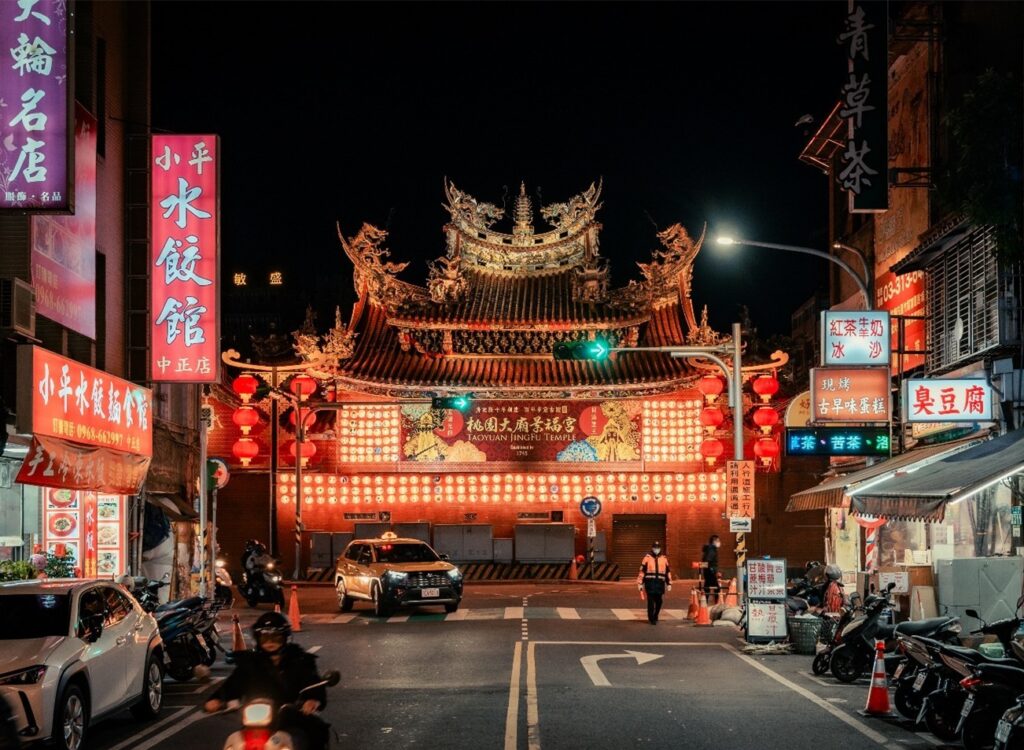 大廟口派出所-Art Lighting II共創燈籠。(圖/文化局提供)