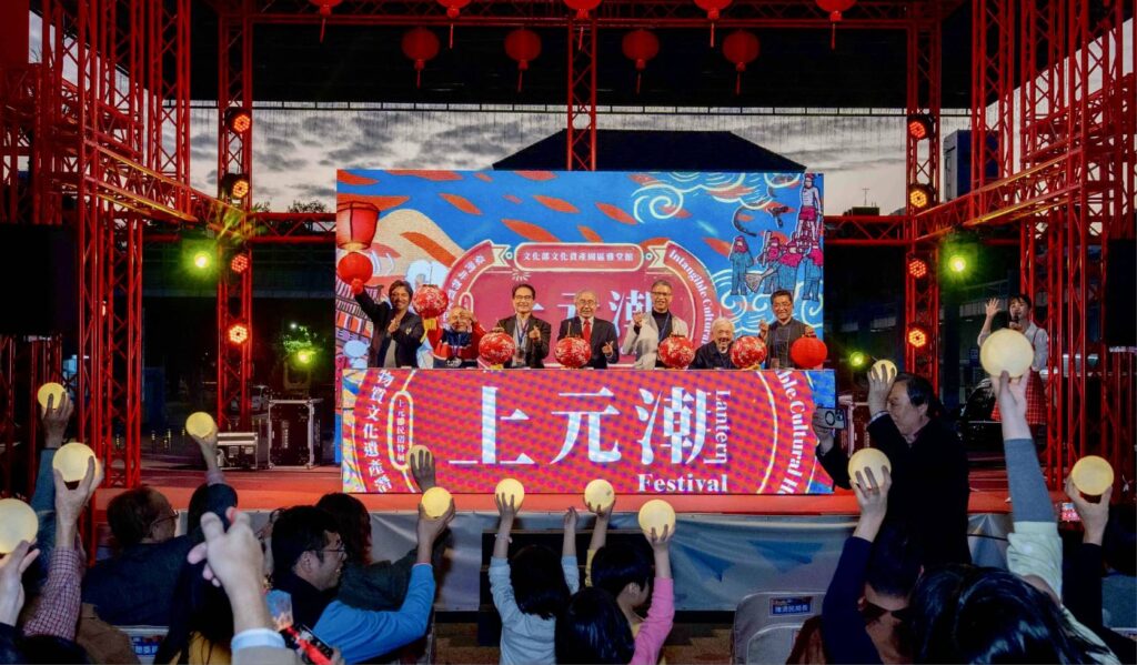 ▲與會貴賓共同啟動點燈儀式，場面熱烈。（圖/文資局 提供）