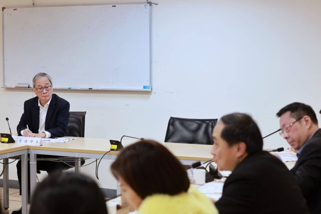 ▲李遠部長(左)仔細聆聽電影業者所提出的建言,未來將在政策上提供必要協助。(圖/文化部 提供)