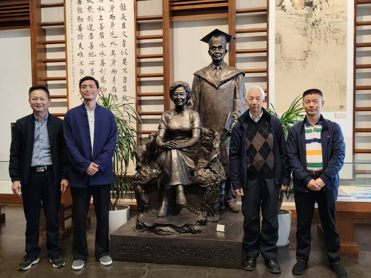 文化書使  華夏之光  石景宜劉紫英伉儷文化藝術館  圖書館藝術藏書購自臺灣  無私奉獻樹立兩岸文史交流發展新的典範