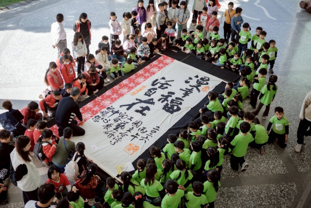 ▲透過系列活動的策畫主辦，使民眾與學童踴躍參與，場面顯得相當熱烈。（圖/工藝中心 提供）