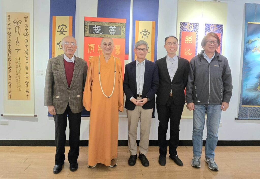 ▲主題特展開幕式的致詞貴賓趙昌平會長(左起)大慧法師、李泊言館長、陳俊吉主任與辛澎祥理事長合影留念。(記者 詹佳綺/攝)