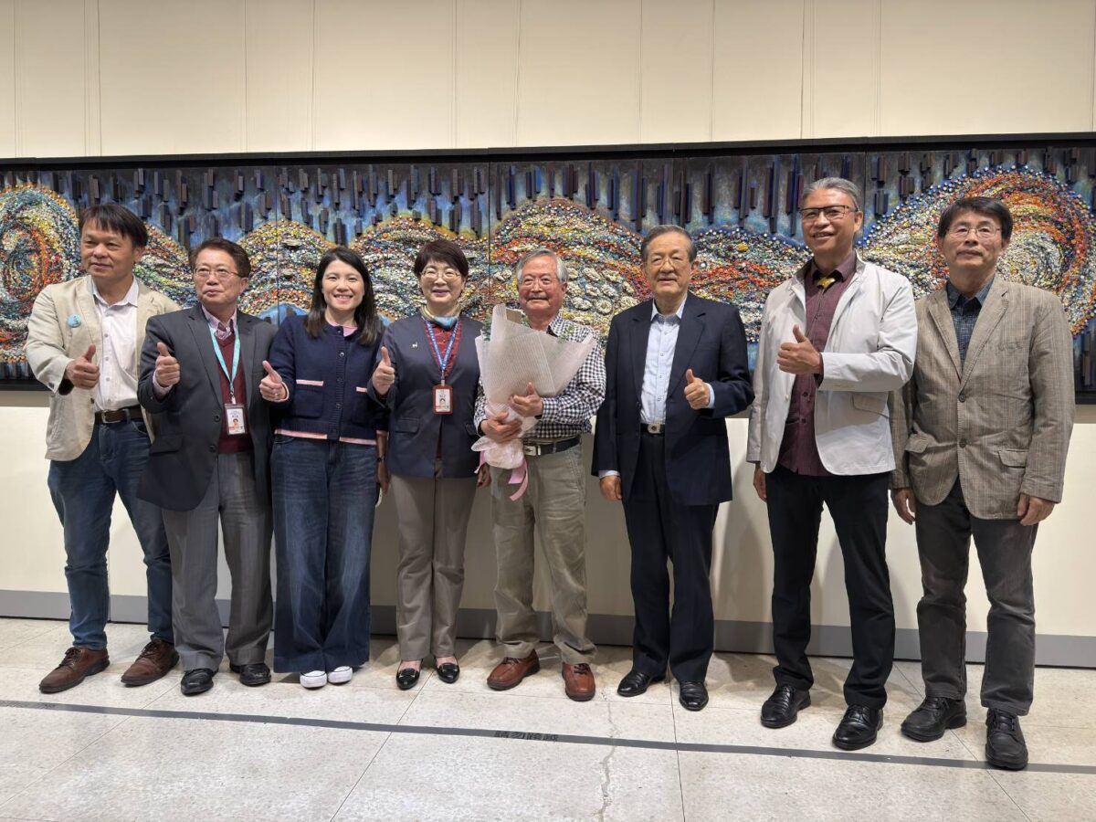 融合細膩工藝與生命哲思  簡源忠以若水靜謐而流動  將鑲嵌藝術母親之河公開展出  備受正面評價