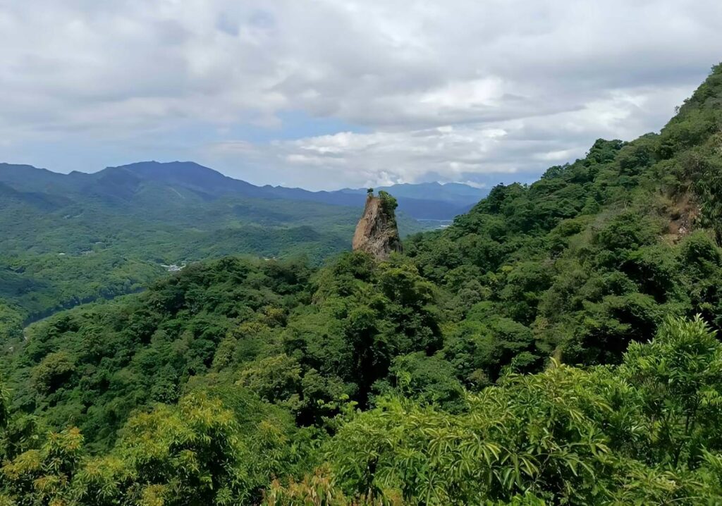 ▲遠眺孝子山群峰石筍地形宛如小黃山。(圖/新北市觀光旅遊局 提供)