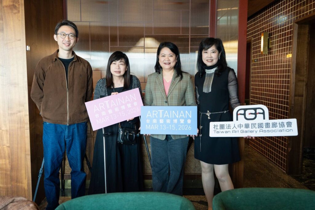 ▲主辦單位與參展畫廊業者合影。(圖/畫廊協會 提供)