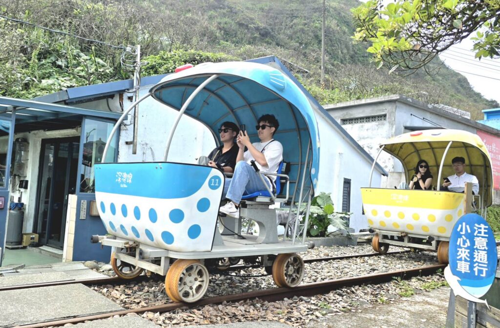 ▲搭乘平溪小火車旅遊,對遊客來說也是輕鬆愉快的事。(圖/台鐡公司 提供)