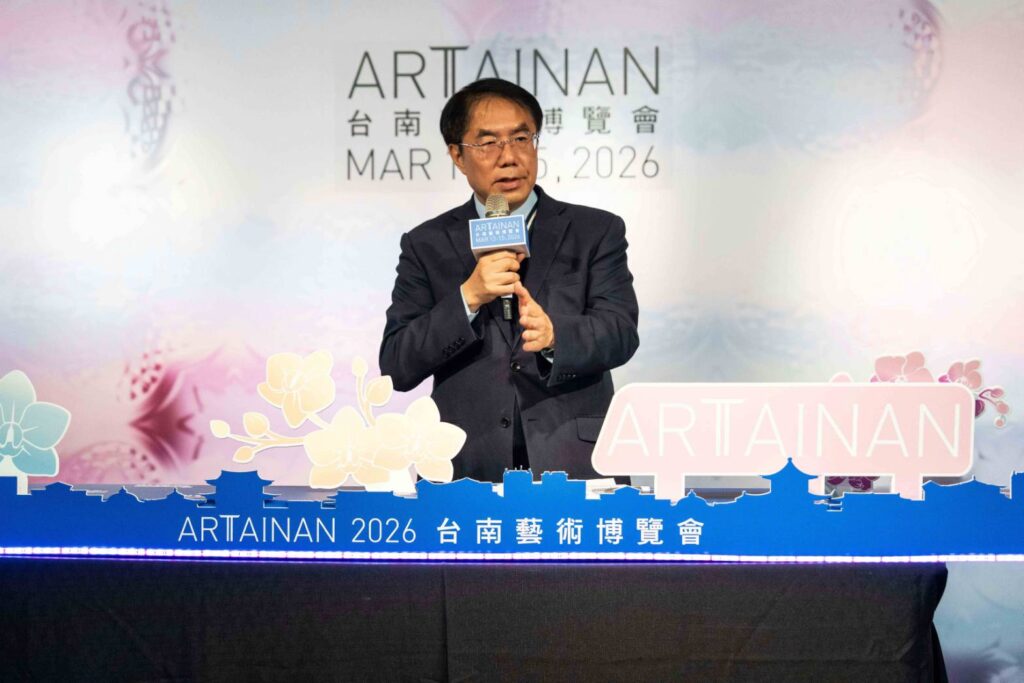 ▲臺南市長黃偉哲致詞時表達對臺南藝博會的舉辦之正面意義。（圖/畫廊協會 提供）