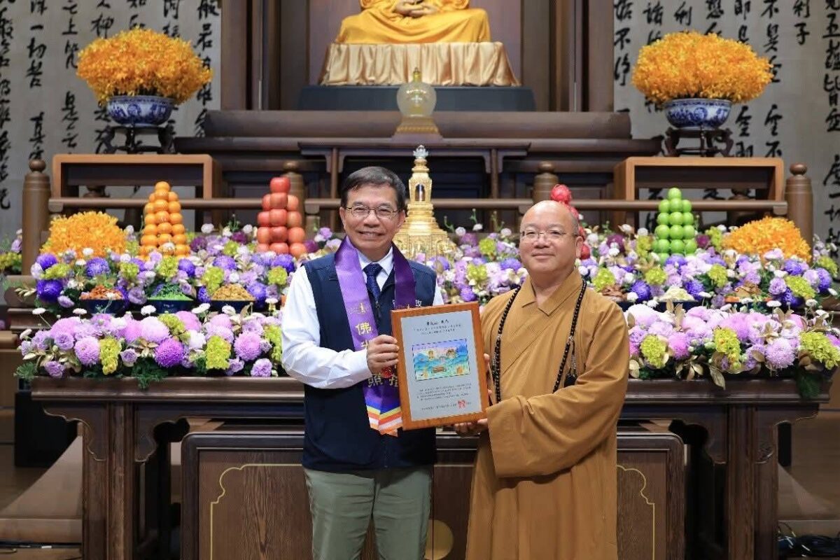 傳承人間佛教善美價值  中華郵政發行傳燈六十百年仰望郵票