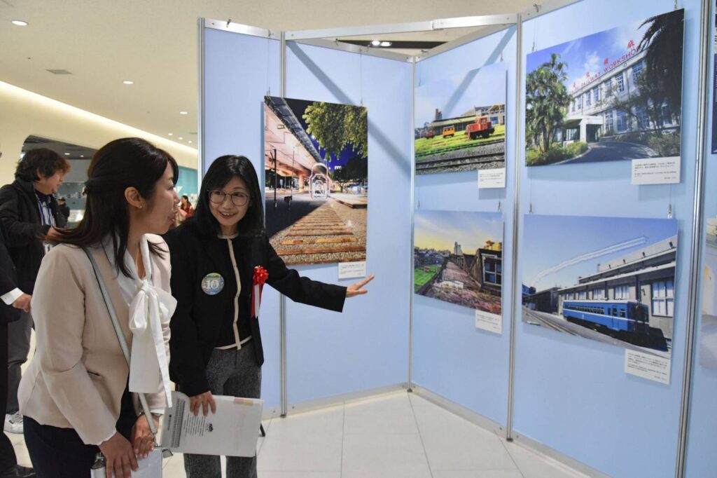 ▲國家鐵道博物館在京都鐵道博物館內展出「從照片看國家鐵道博物館的成長」攝影展,介紹自鐵道工業場域轉型為博物館的過程。(圖/國家鐡道博物館 提供)