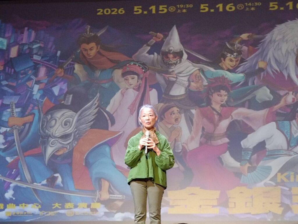 ▲本屆藝術節策展人也是戲劇顧問的紀慧玲，說明這次 戲劇節目呈現的正面意義。（記者 辛澎祥/攝）