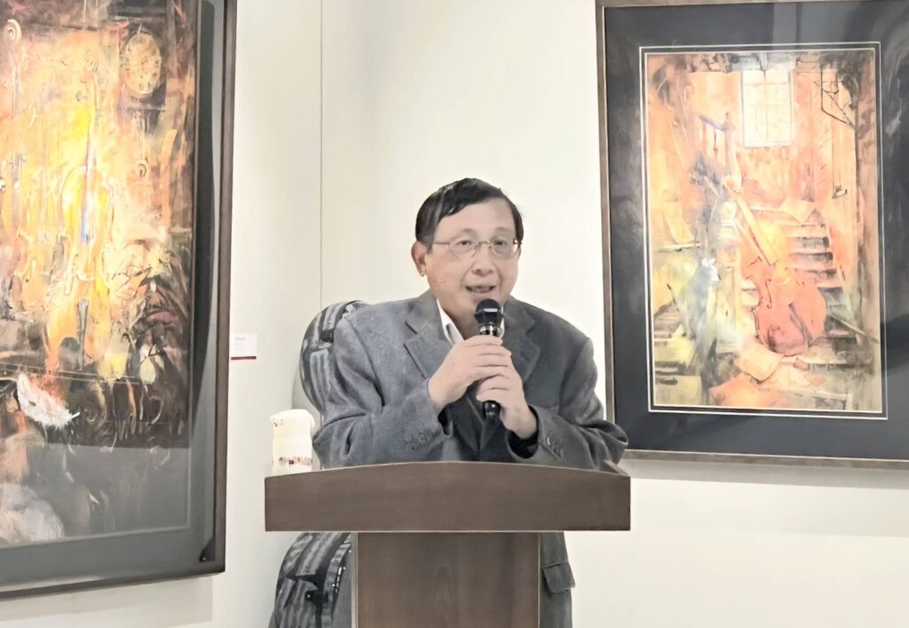 ▲中華亞太水彩藝術協會理事長郭宗正，致詞時表達對張綺舫的創作結合音樂、光影與個人豐沛感情都元素，可謂相當難得。（圖/張綺舫 提供）