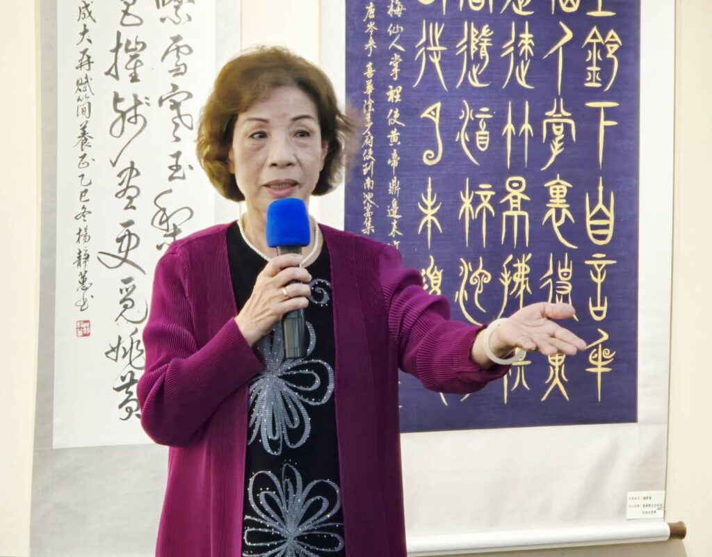 ▲中華婦女書會理事長楊靜蕙強調,每年的書會作品展都是一次珍貴的學習,透過展覽與書家及民眾交流,且共同推動書藝的發展與傳承,可說是當前重要會務目標。(記者 詹佳綺/攝)
