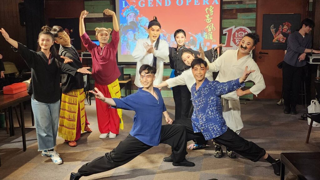▲興傳奇青年劇場的新生代演員演出片段劇碼,展現精湛演技,讓人讚賞不已。(記者 辛澎祥/攝)