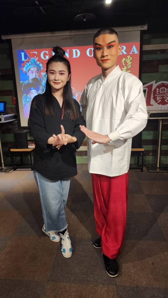 ▲朱柏澄(右)與黃若琳將在四月的台積新竹藝術季,與老師魏海敏及吳興國聯合演出「慾望城國傳承版」,格外引起關注且備受期待。(記者 辛澎祥/攝)