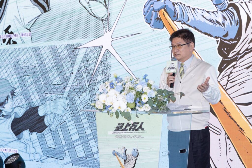 ▲運動部次長洪志昌說明運動部對運動文化的收集與典藏相當重視,未來期盼在文化運動領域有更多的著墨。(圖/文化部 提供)