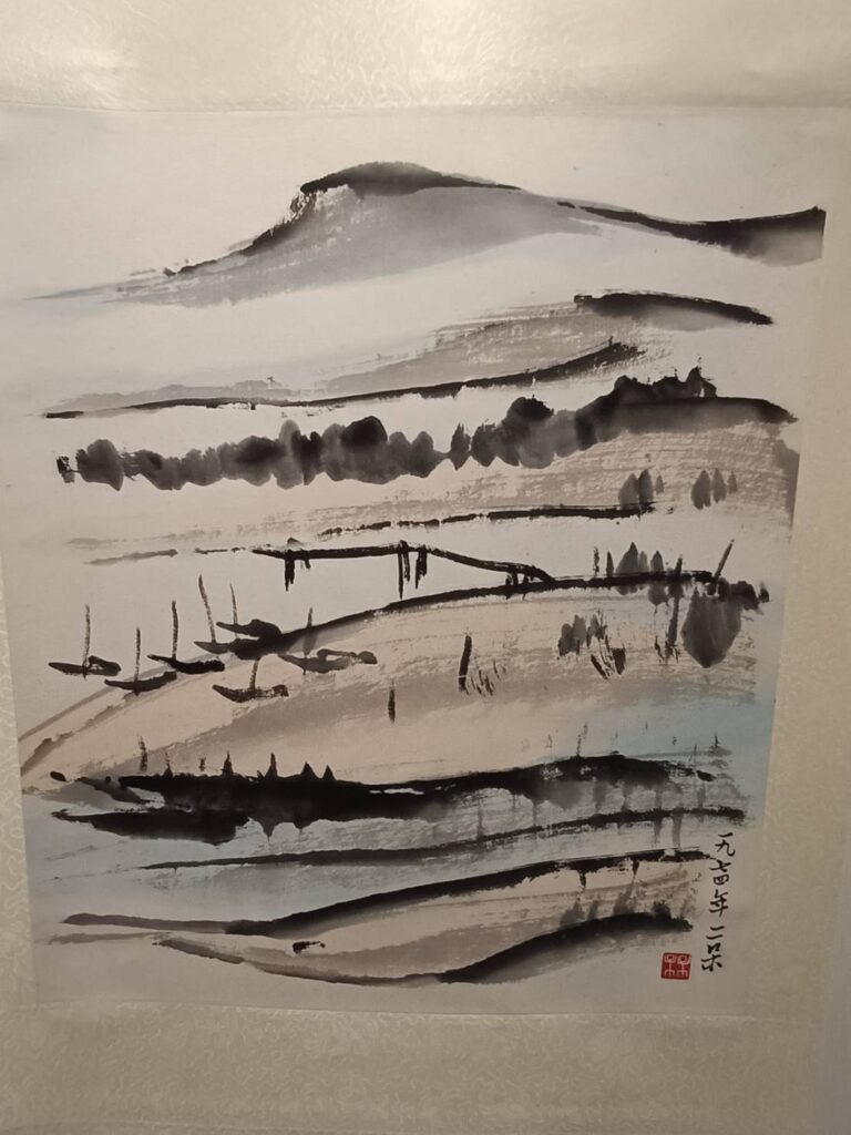 ▲趙二呆的水墨作品，在簡單的線條中有著凝視的美感。（記者 辛澎祥/攝）