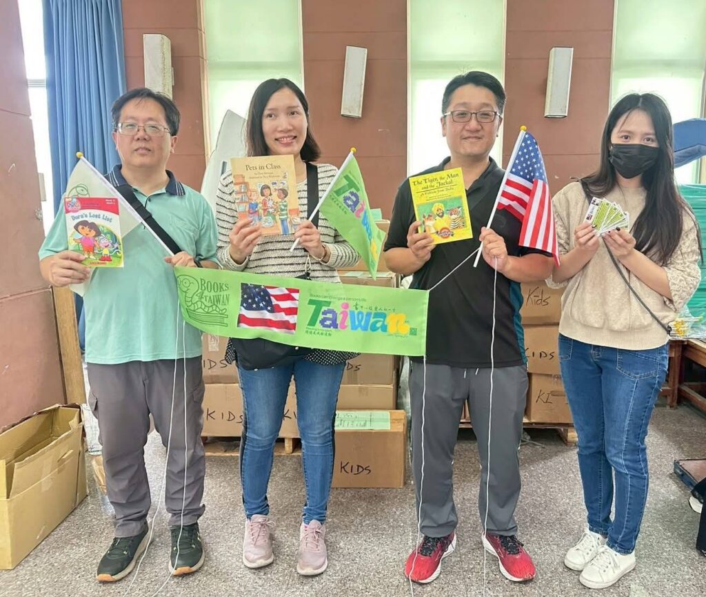 ▲萬卷洋書抵達南投,為校園帶來極大的熱烈反應。(圖/南投文化局 提供)