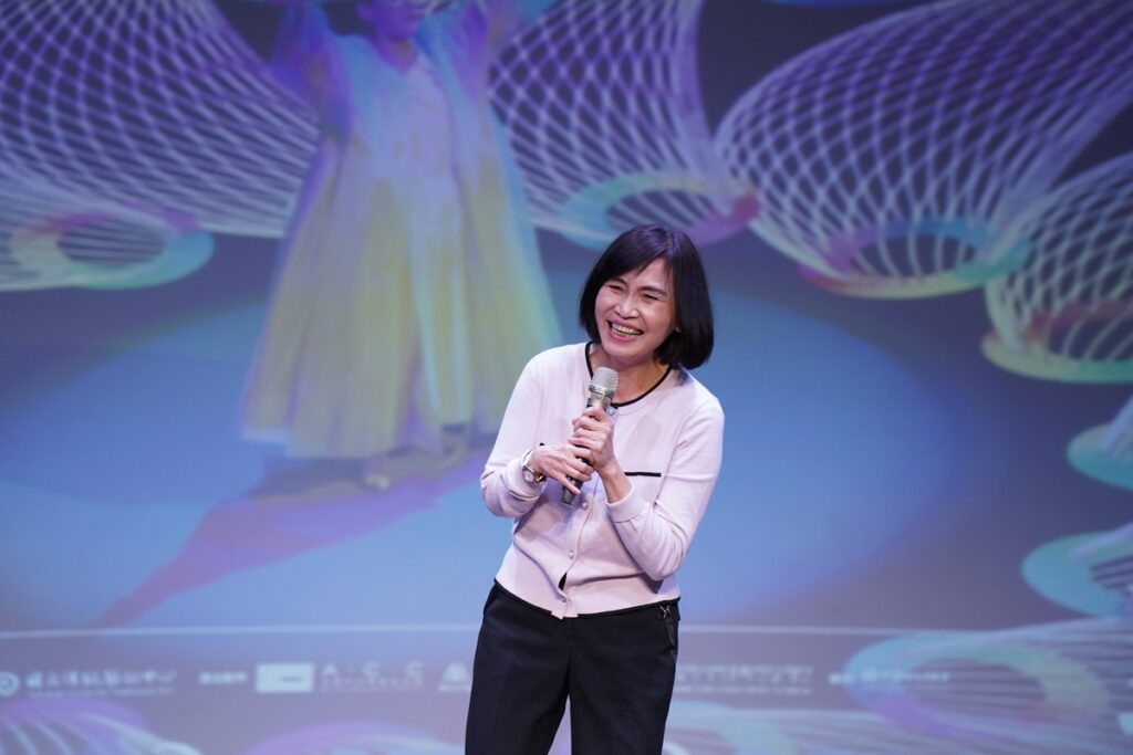 傳藝中心陳悅宜主任歡迎韓國藝術家們遠道而來，期許從「邀演」出發，未來能夠深化合作達成傳統戲曲藝術的「共創」「共作」。（圖/傳藝中心提供）