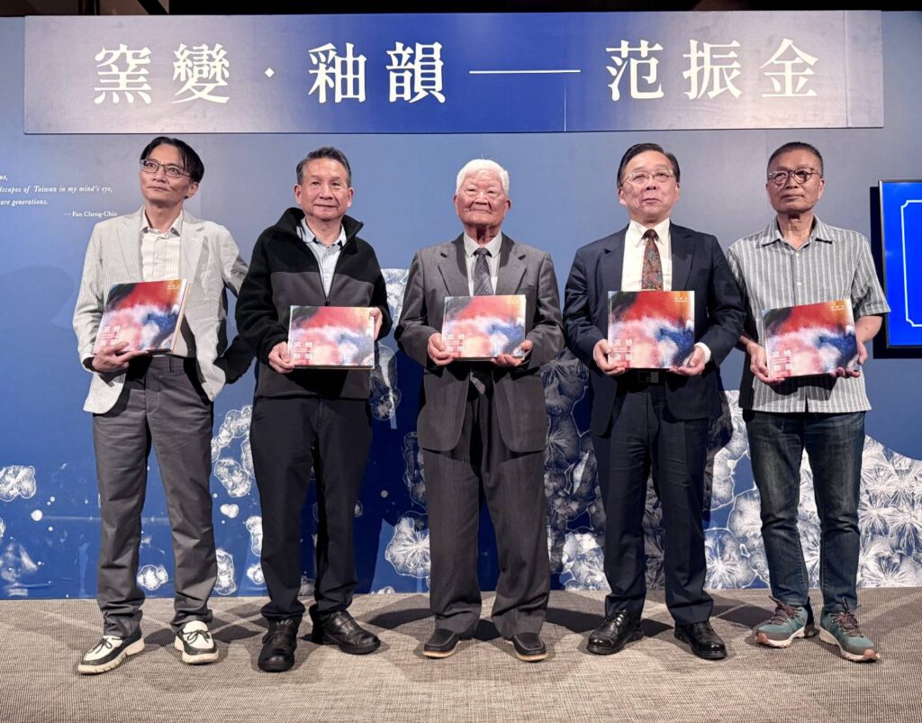 ▲開幕式上范振金老師（中）與貴賓合影留念。（圖/史博館 提供）