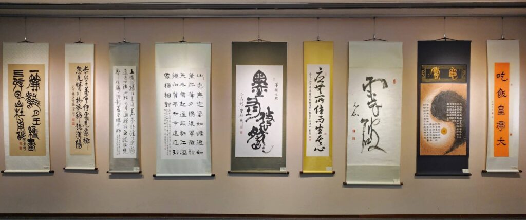 ▲中華婦女學會作品展所呈現的展出作品,可謂質量兼俱,文采洋溢,是水準整齊,多元紛呈的年度特展。(記者 詹佳綺/攝)