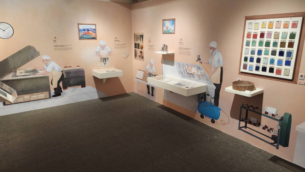 ▲史博館的展場一角也陳列出范振金老師的創作環境與所使用的設施，讓人讚嘆偉大藝術家對藝術生命的專注與堅持。（記者 辛澎祥/攝）