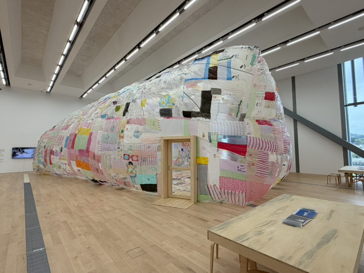 新北市美術館國際特展《共織宇宙》 與民共創「太陽能飛行計畫」