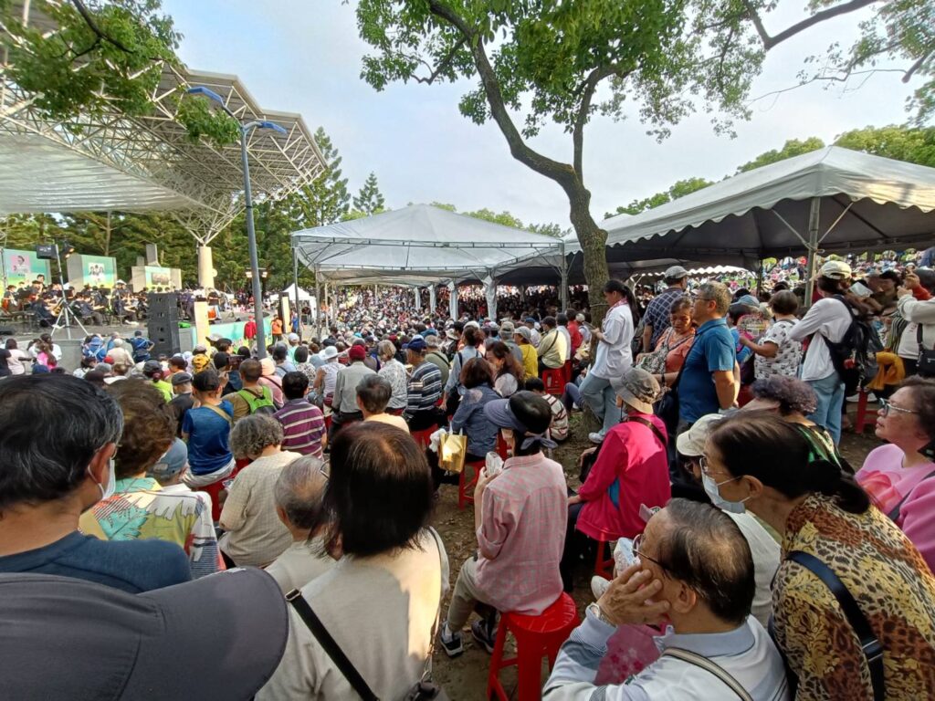 ▲往年由億光在大安森林公園所主辦的親子音樂會，總是擠滿了人潮，場面空前熱烈。（記者 辛澎祥/攝）