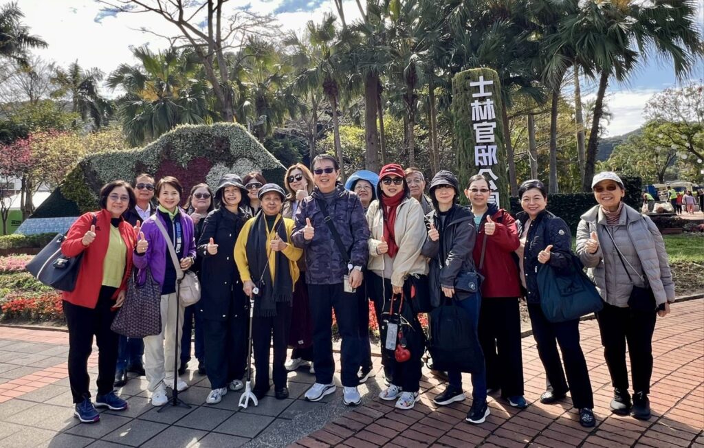 ▲伍月柳教授與香港藝術家們一行，在士林官邸的寫生活動中合影留念。（圖/白宗仁 提供）