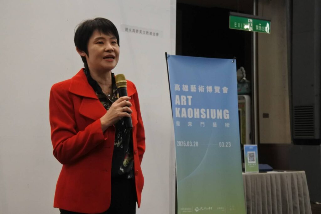 ▲文化部藝發司司長周雅菁致詞時表達對高雄藝博會所呈現的「潛龍特展」極具正面意義。（圖/大苑藝術 提供）
