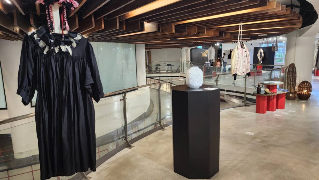 ▲捷克工藝展展出捷克工藝家精湛且具創意的作品。(記者 辛澎祥/攝)