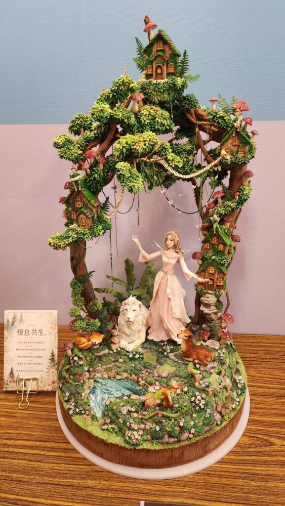 ▲展出的藝術麵包競賽作品，兼俱創意與質感，讓人眼前為之一亮。（記者 辛澎祥/攝）