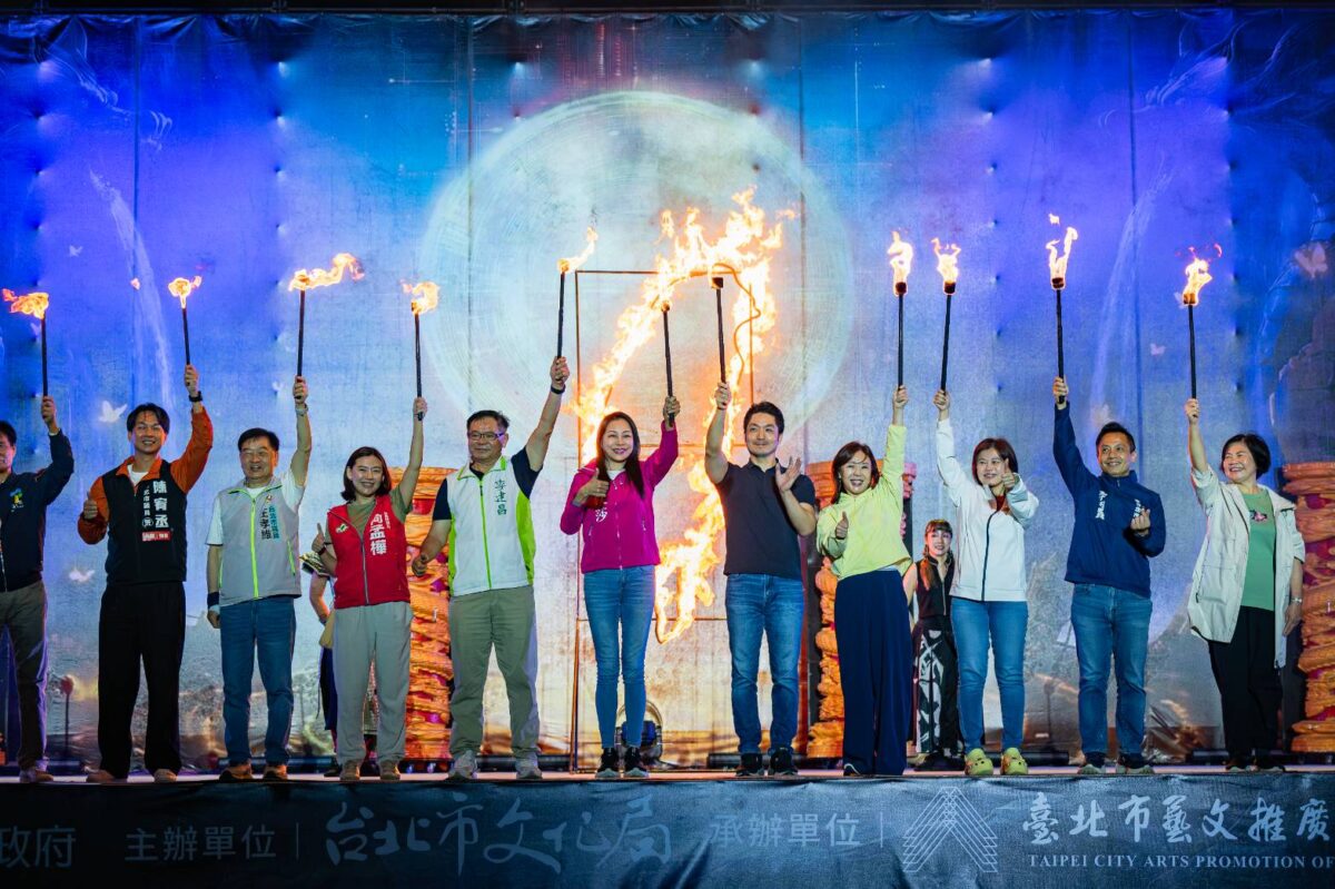 文化就在巷子裏  即將成真火舞團融合戲劇敘事  呈現視覺與感官演出  開拓觀者視野備受好評