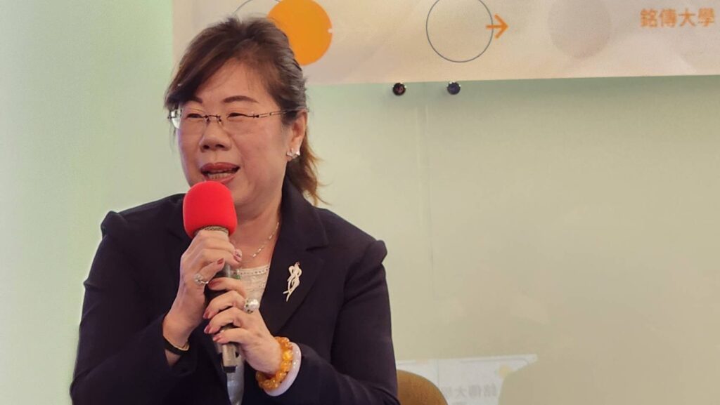▲銘傳大學校友,也是宇球國際興業有限公司董事長的曹蕥蘭,對於這次捐款給母校是懷著感恩的心情與校訓深植人心的回饋,是企業賦予社會責任的體認,讓她的心情格外顯得愉快。(記者 辛澎祥/攝)